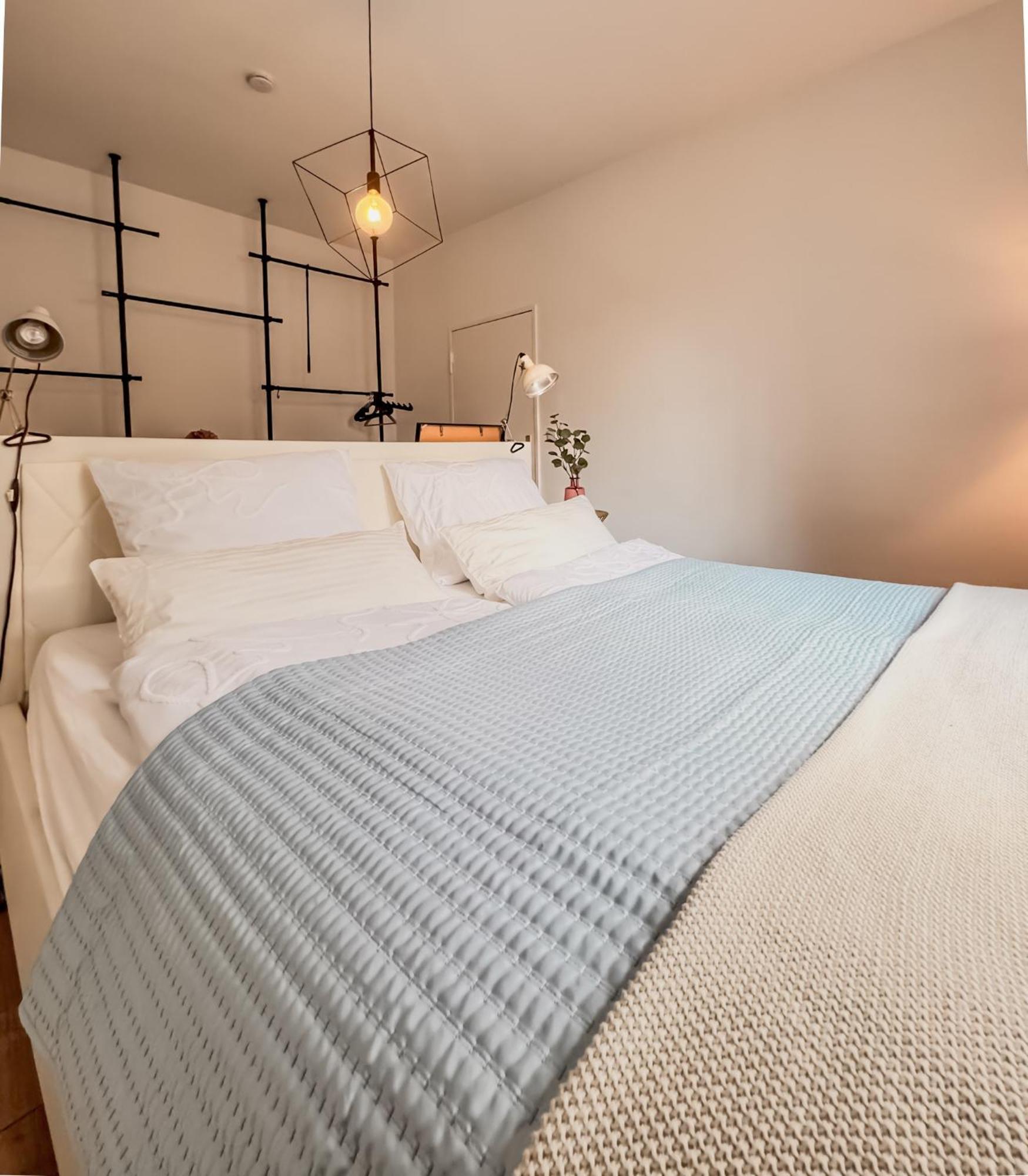 01 Bedroom In Mitte-Up To 5 People-Private Free Parking Берлин Экстерьер фото